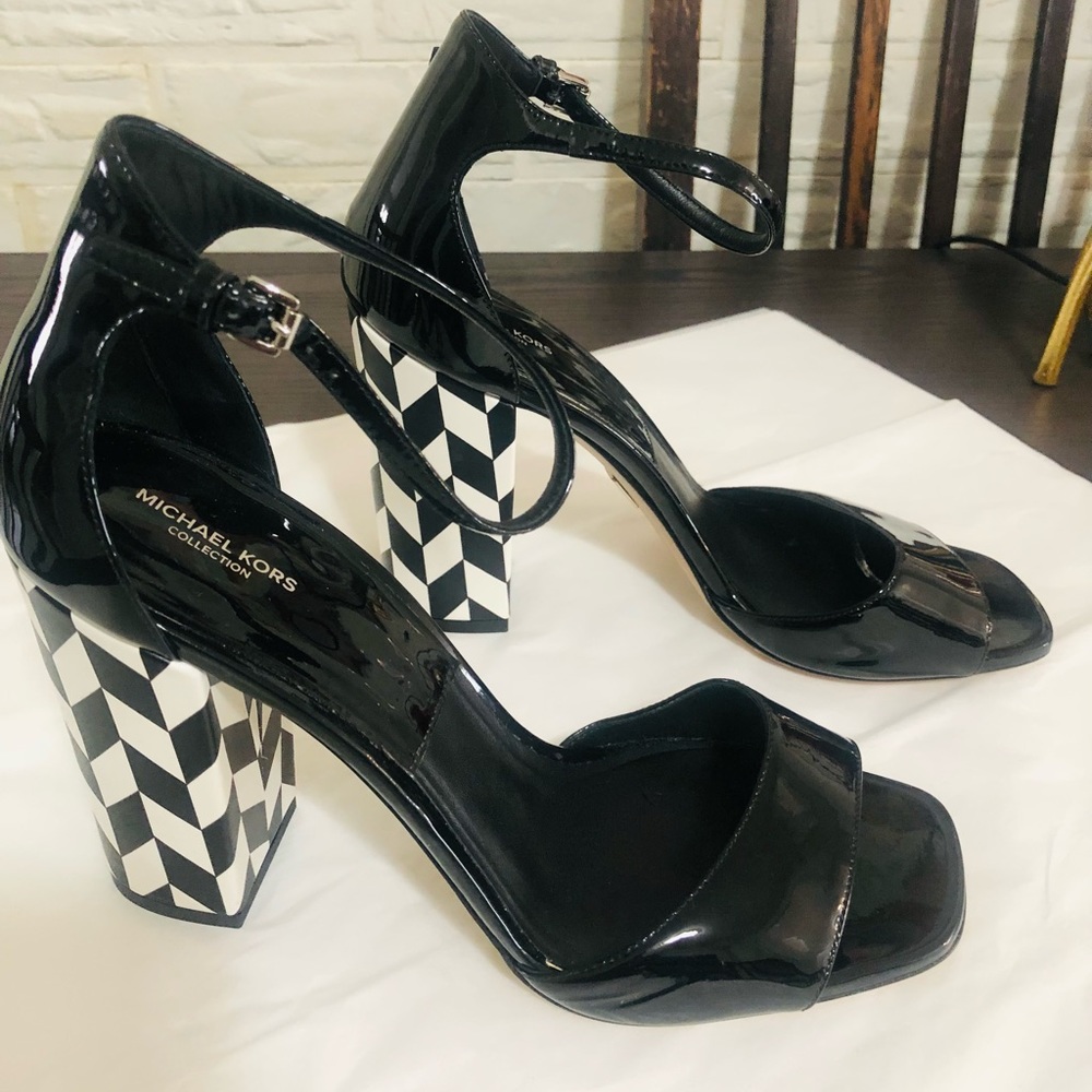 Michael Kors  Collection Patent Leather Sandals Chekered Heel Ankle Strap 9M 🌷
